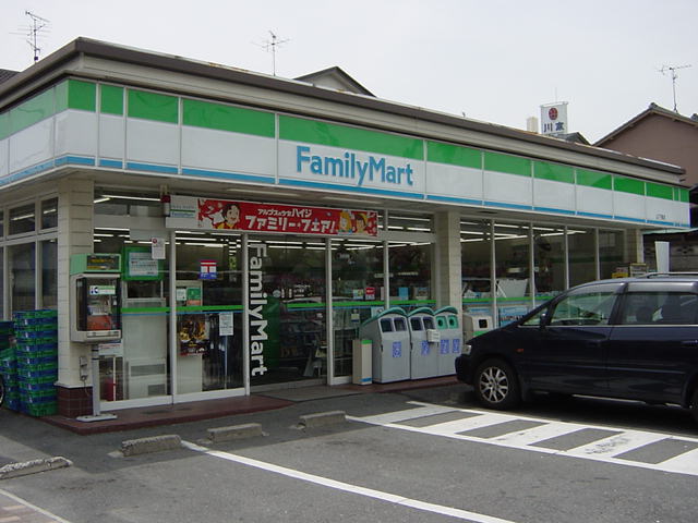 ルーエンハイム ファミリーマート山下通店まで79ｍ
