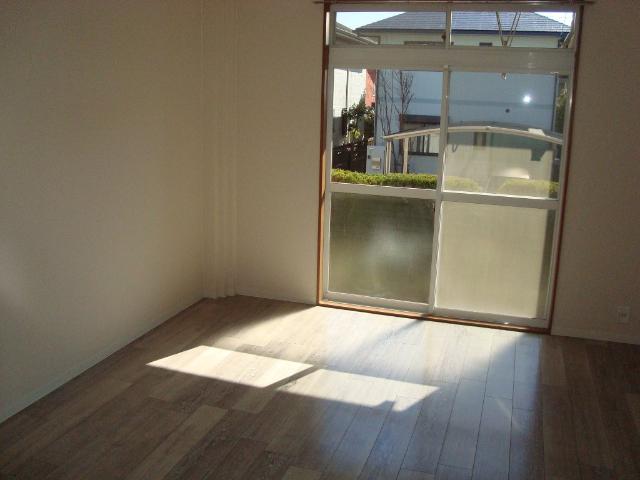 風のささやき 洋室