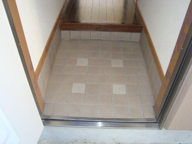 風のささやき 玄関