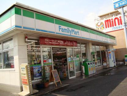 ラ・メール ファミリーマート東海通駅前店まで190ｍ