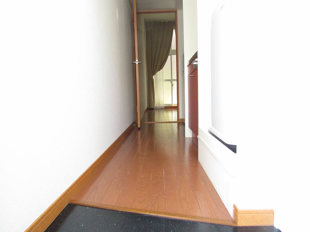 レオパレス波寄 玄関