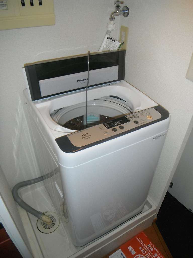 レオパレス一番 冷蔵庫、洗濯機、電子レンジ、テレビ、机イス、カーテン付き