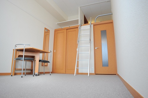 レオパレス志賀 2階は絨毯になります。