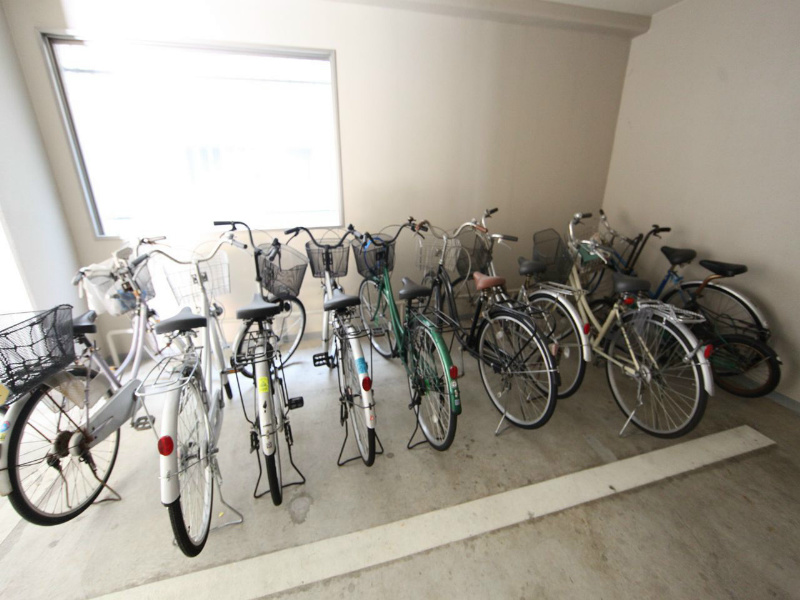 トロント中村公園 屋根付き駐輪場