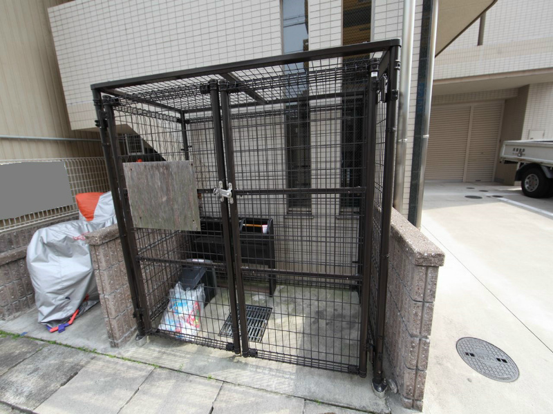 トロント中村公園 敷地内ゴミ場