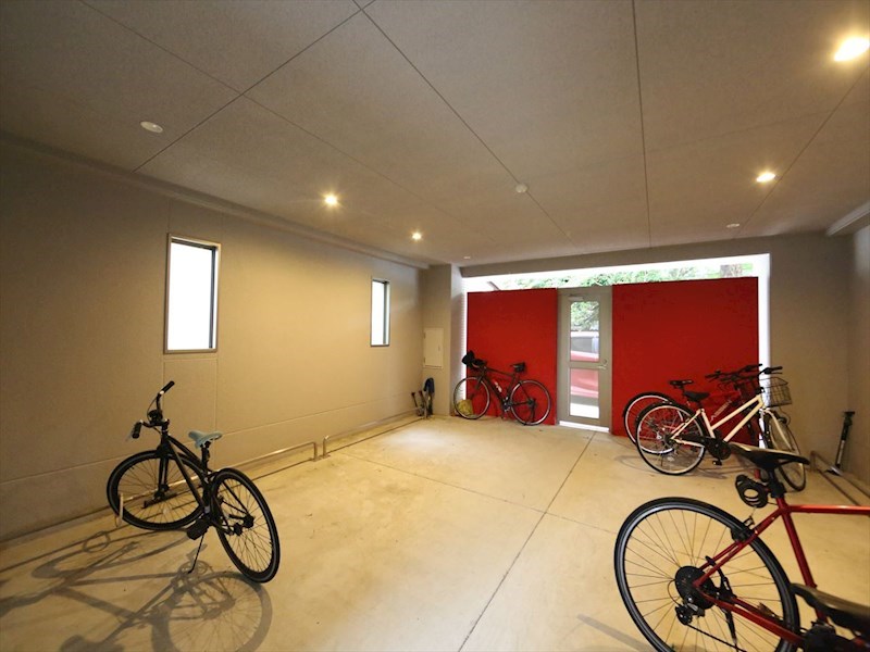 ロイヤル山王 屋内屋根付き駐輪場