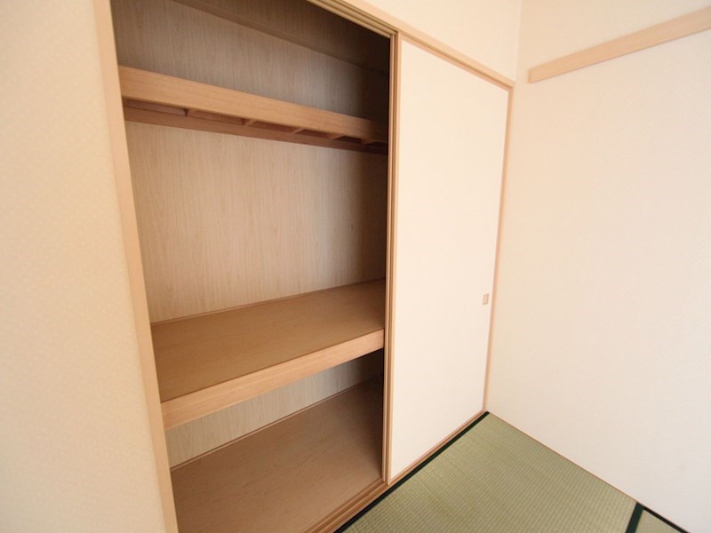 スクエア名古屋港 押入れ（収納充実してます）