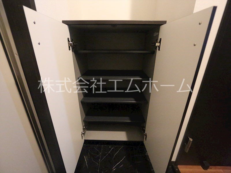 Ａｍｐｉｏ高畑 玄関　シューズボックス付　同型写真