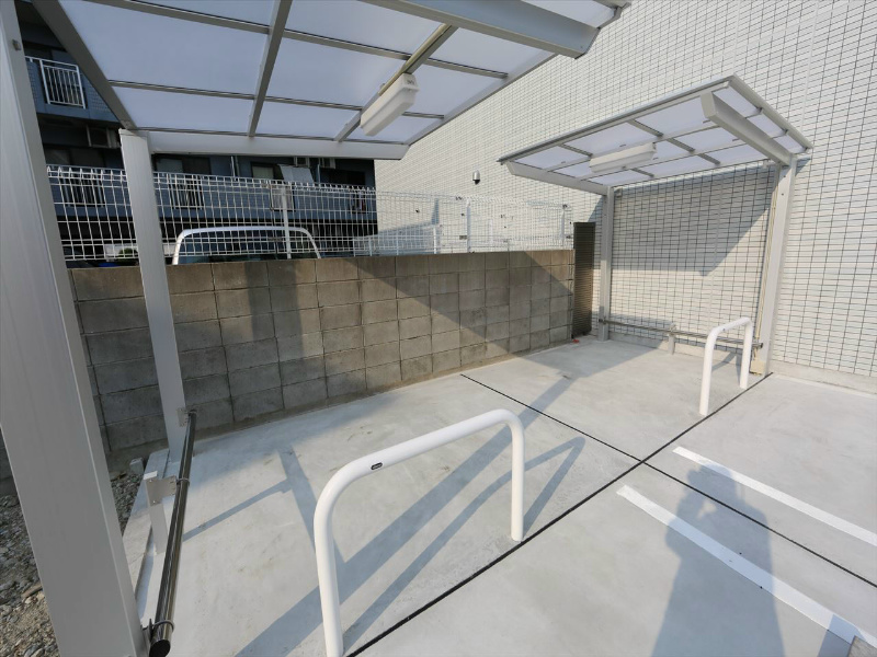 ＧプラスＨＯＮＭＡＣＨＩ（ジープラスホンマチ） 屋根付き駐輪場有り