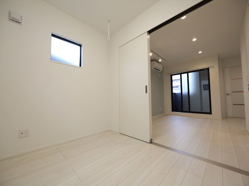 Ｃｈｅｒｉｍ志賀本通Ｎｏｒｔｈ ＬＤＫ9.3帖　洋室4.1帖　つなげても仕切っても使えます