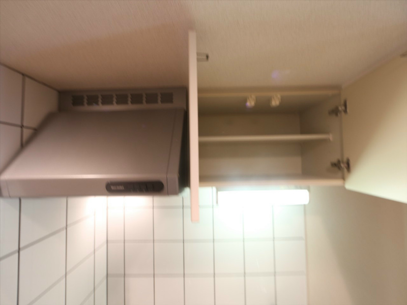 ＵＵＲコート名古屋名駅 キッチン上部収納棚