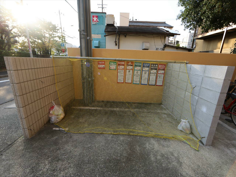 キングスコート今池 敷地内ゴミ置き場