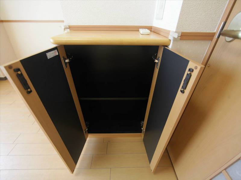 ソシア内山 洋室にある収納棚（収納充実してます）