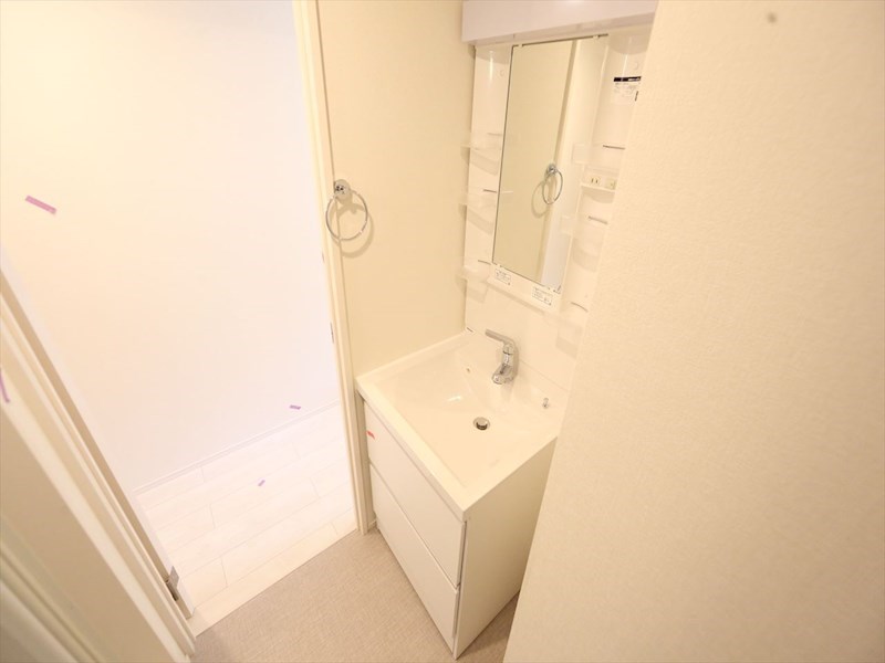 （仮称）西区山木一丁目Ｂ新築アパート 脱衣所　独立洗面台（シャンプードレッサー付）　同仕様写真