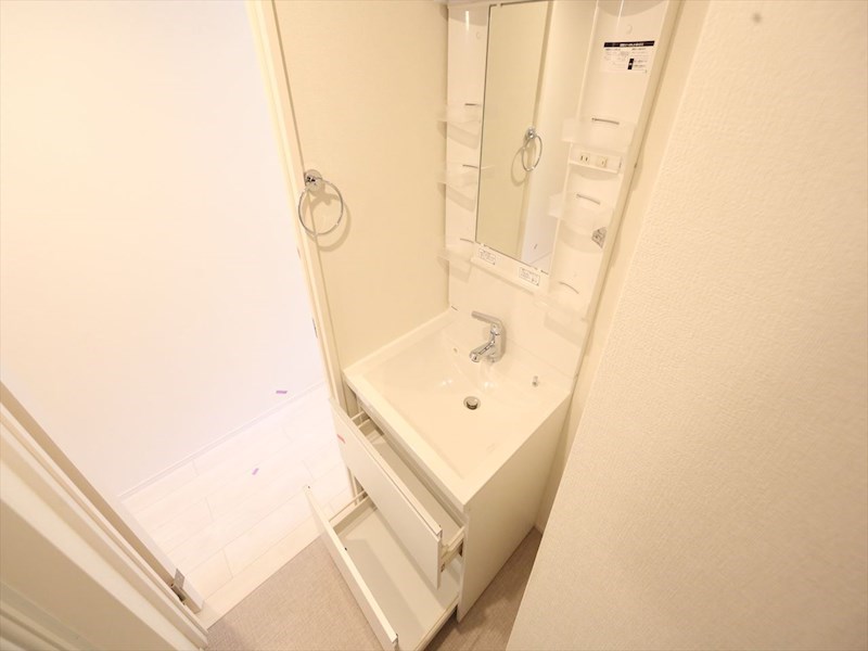 （仮称）西区山木一丁目Ｂ新築アパート 脱衣所　独立洗面台（シャンプードレッサー付）　同仕様写真