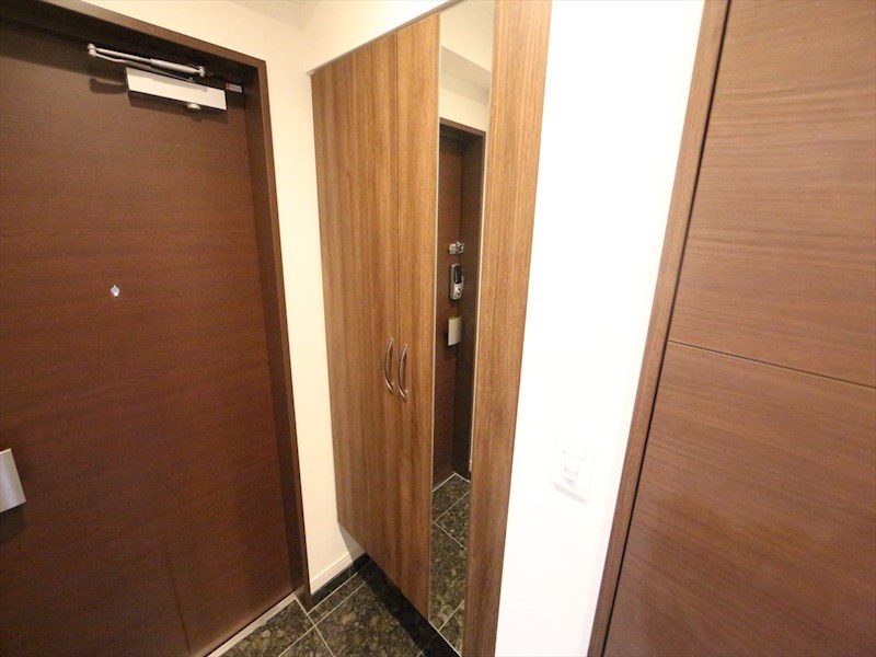 ＲＥＳＩＤＥＮＣＥ丸の内七間町 玄関　シューズボックス付（収納充実してます）