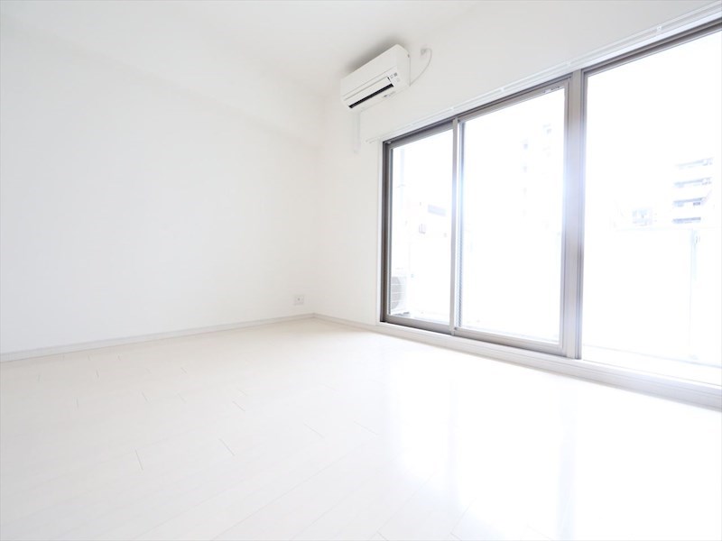 ＧＲＡＣＥ　ＲＥＧＡＬＩＡ ＬＤＫ9.6帖　エアコン完備　南面バルコニー
