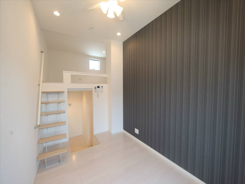 グラン・ルーチェ 洋室6帖　上階ロフト6帖（収納でもお部屋でも使えます）