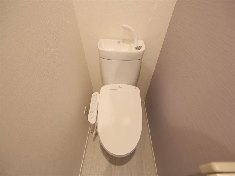 ハーモニーテラス靖国町IV 温水洗浄暖房便座付トイレ
