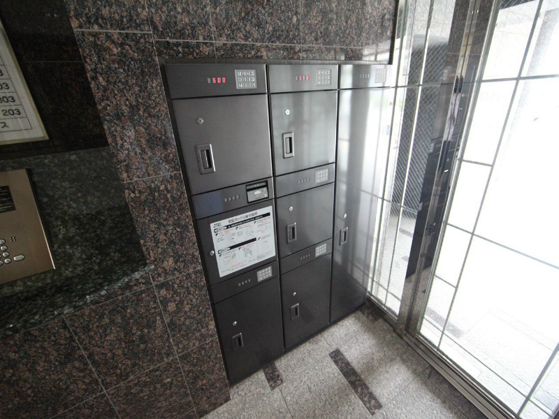 アビタシオン葵 宅配BOX　不在時に荷物の受け取りができます