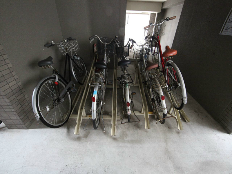 アビタシオン葵 屋根付駐輪場有り