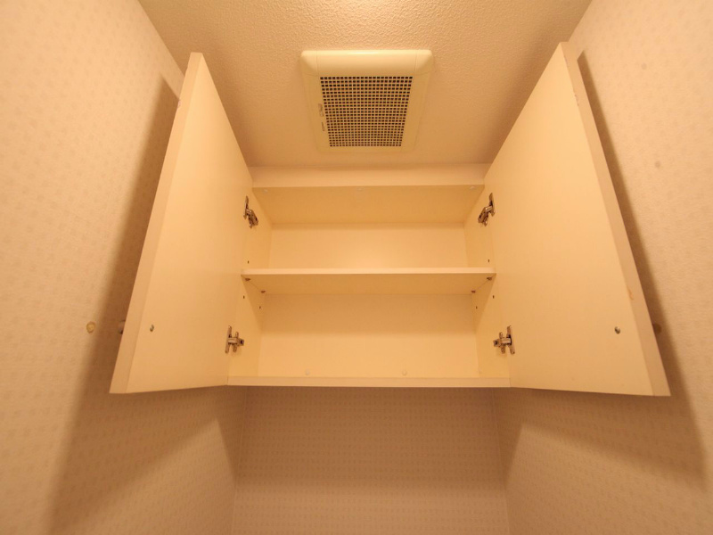 アビタシオン葵 トイレ上部　収納棚付