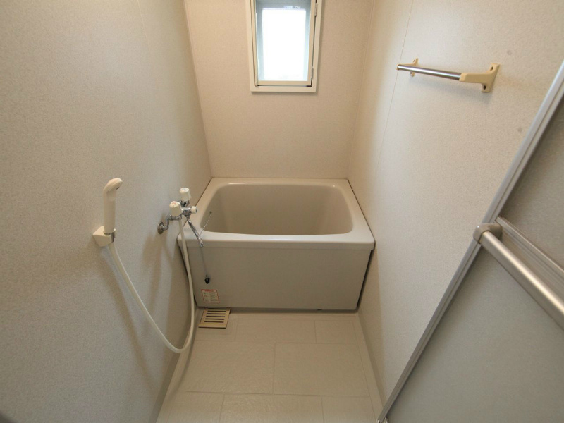 アビタシオン葵 バスルーム　窓付き（換気良好）