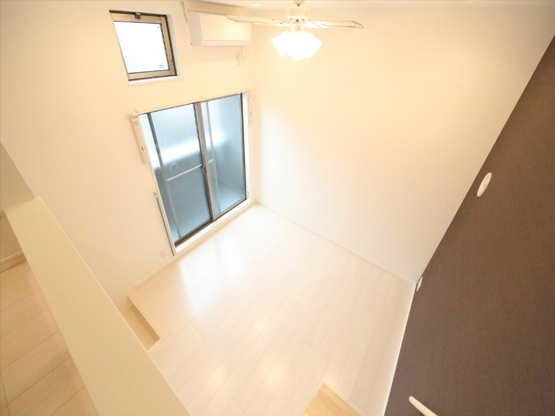Ｗａｉｎａｎｉ（ワイナニ） 洋室6帖　上階ロフト5.4帖（収納でも部屋でも使えます）