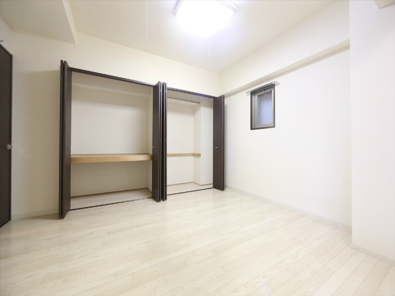 鳥居西アベニュー 洋室10.8帖　クローゼット付（収納充実してます）