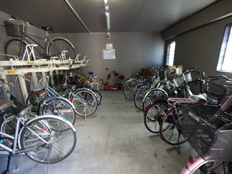 サンアベニュー尾頭橋 屋根付き駐輪場