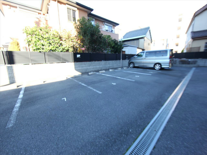 サンアベニュー尾頭橋 敷地内平面駐車場