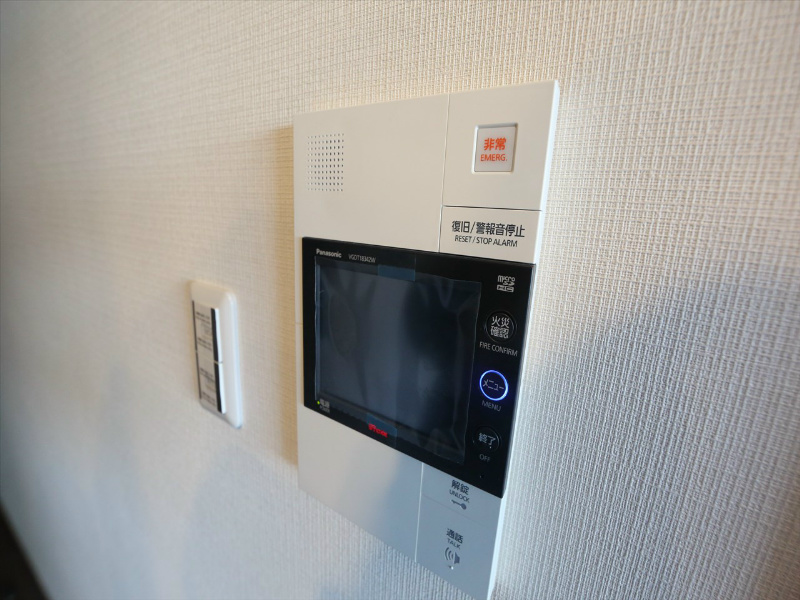 プレサンスロジェ上前津駅前 セキュリティ　TVモニター付インターホン