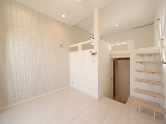 パレドール伝馬町 ロフトに階段で上がれます(階段式ロフト) 愛知県名古屋市南区内田橋2丁目16-10