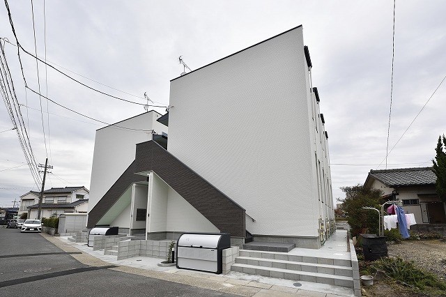 Trois etoiles(トロワゼトワル) 愛知県名古屋市緑区曽根1丁目3-2