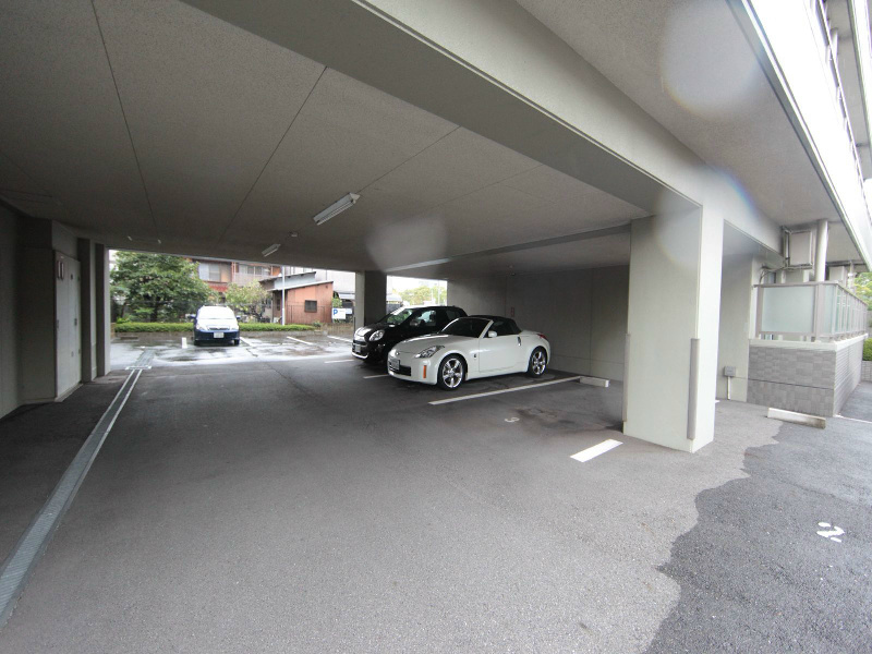 ポポラーレ白鳥 敷地内駐車場