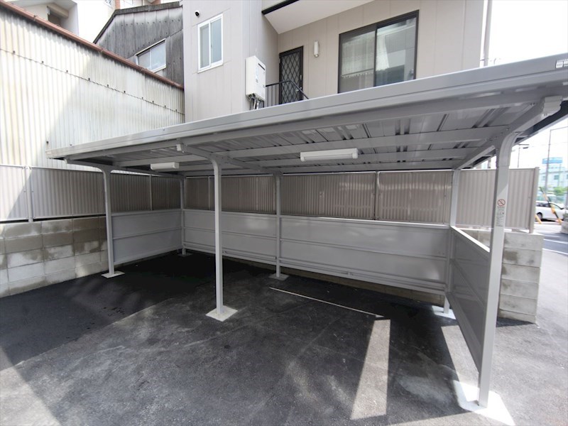 Ｌｅ　ｅ’ｃｌａｔ（ル・エクラ） 屋根付き駐輪場