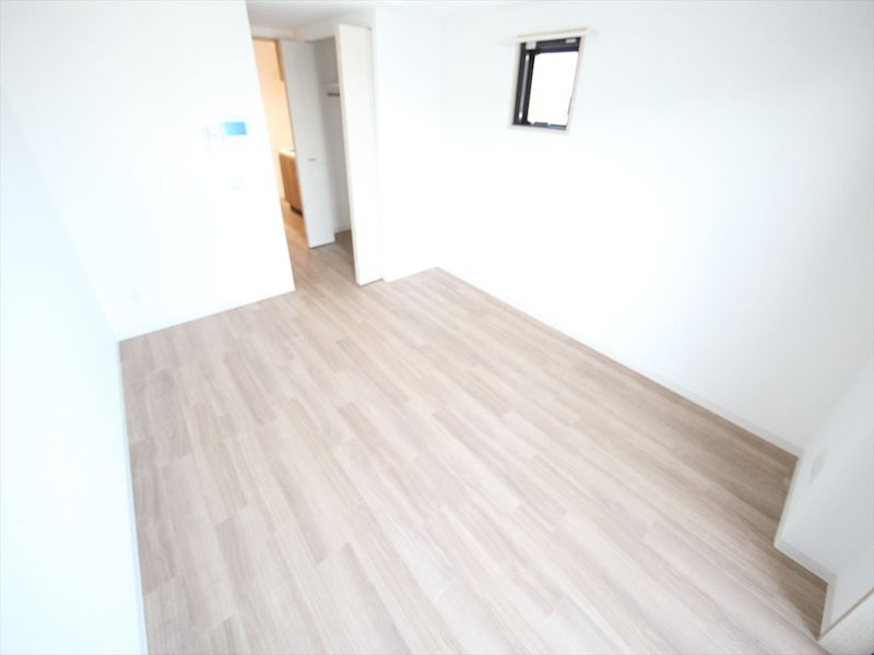 PURE RESIDENCE 名駅南 洋室8.6帖　エアコン完備　バルコニーに面しています