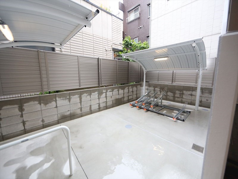 アロームドゥジョア 屋根付き駐輪場