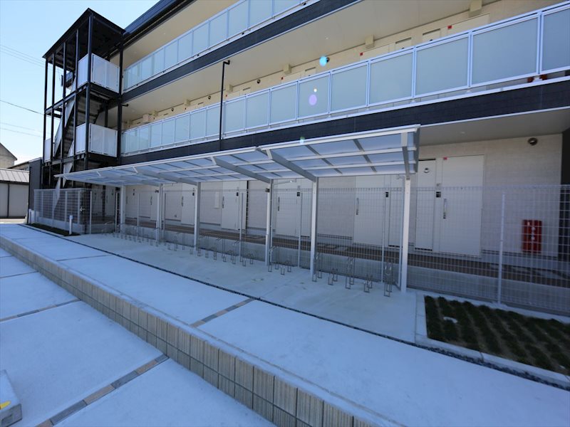 シャトーボナールIII 屋根付き駐輪場