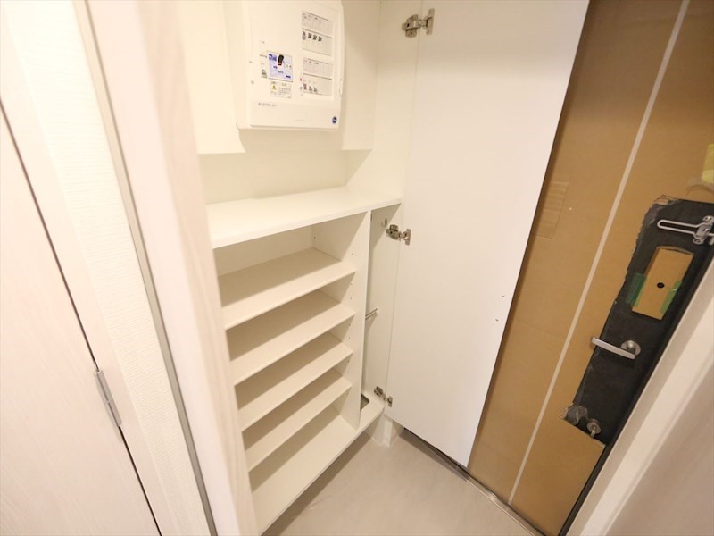 エスリード大須プレシア 玄関　シューズボックス付（収納充実してます）
