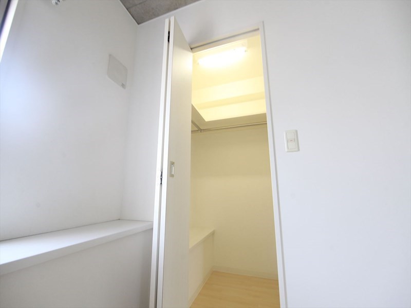 シャトー＆ホテル名駅南2nd ウォークインクローゼット　収納充実してます