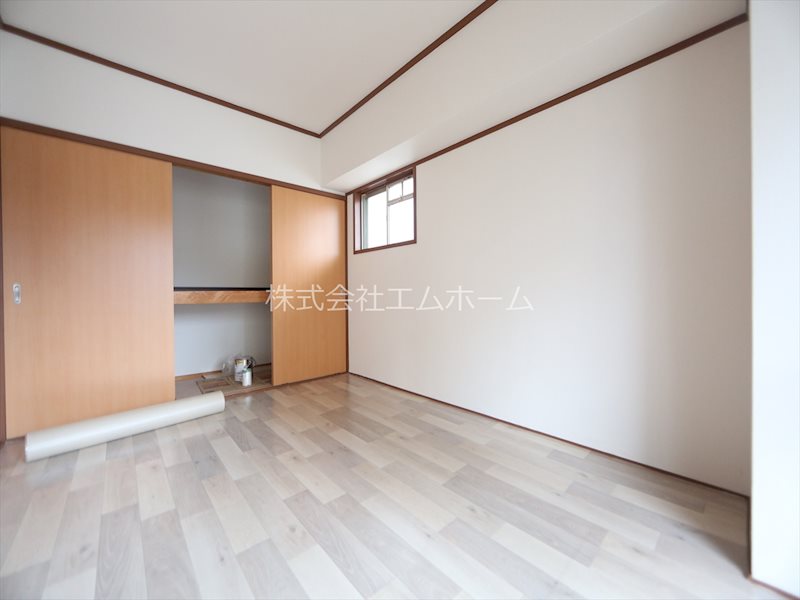 エスポア富士見台 洋室6帖　収納充実してます　バルコニーに面してます