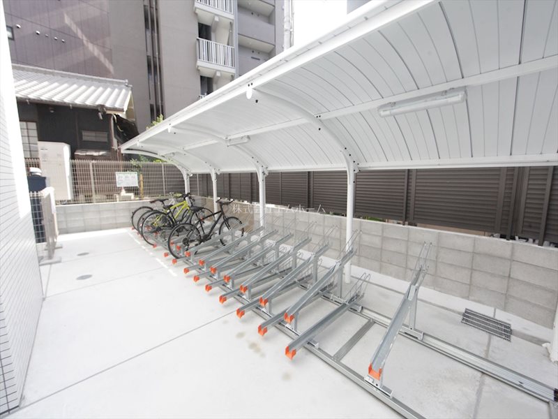 シェリール東桜 屋根付き駐輪場