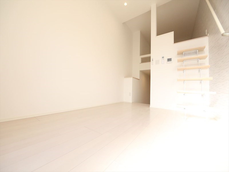 ソルテ 洋室6.5帖　上段ロフト6.1帖（収納でも部屋でも使えます）