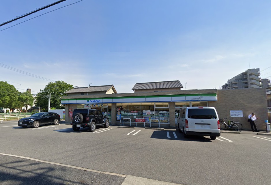 ＣＲＡＳＴＩＮＥ大杉 ファミリーマート 大杉3丁目店（コンビニ）