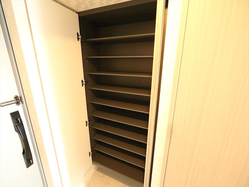 Ｓ－ＲＥＳＩＤＥＮＣＥ金山ＷＥＳＴ 玄関　シューズボックス付（収納充実してます）