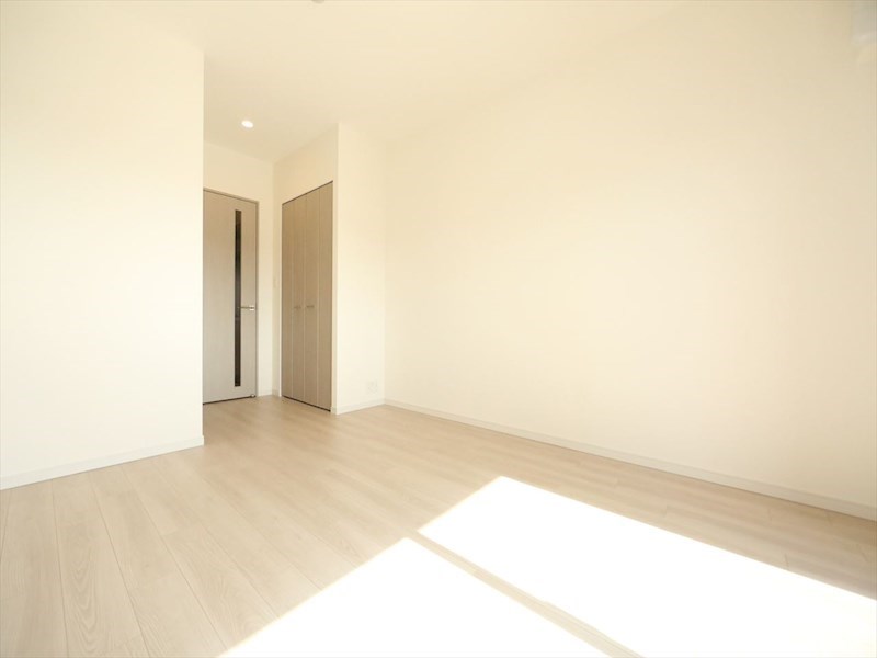 Ｓ－ＲＥＳＩＤＥＮＣＥ金山ＷＥＳＴ 洋室8.5帖　クローゼット付（収納充実してます）