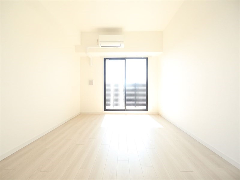 Ｓ－ＲＥＳＩＤＥＮＣＥ金山ＷＥＳＴ 洋室8.3帖　エアコン完備　クローゼット付　バルコニー