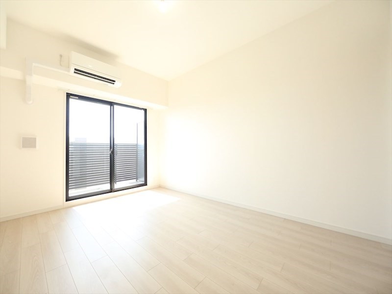 Ｓ－ＲＥＳＩＤＥＮＣＥ金山ＷＥＳＴ 洋室8.3帖　エアコン完備　クローゼット付　バルコニー