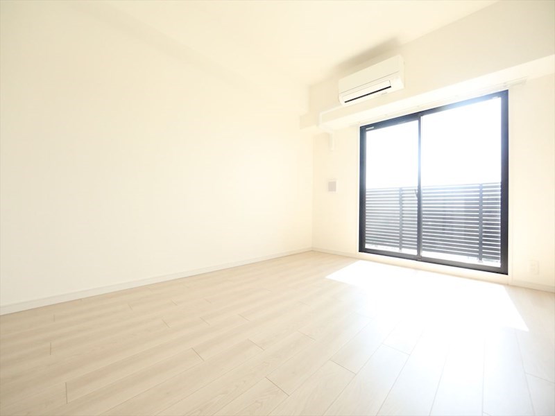 Ｓ－ＲＥＳＩＤＥＮＣＥ金山ＷＥＳＴ 洋室8.3帖　エアコン完備　クローゼット付　バルコニー